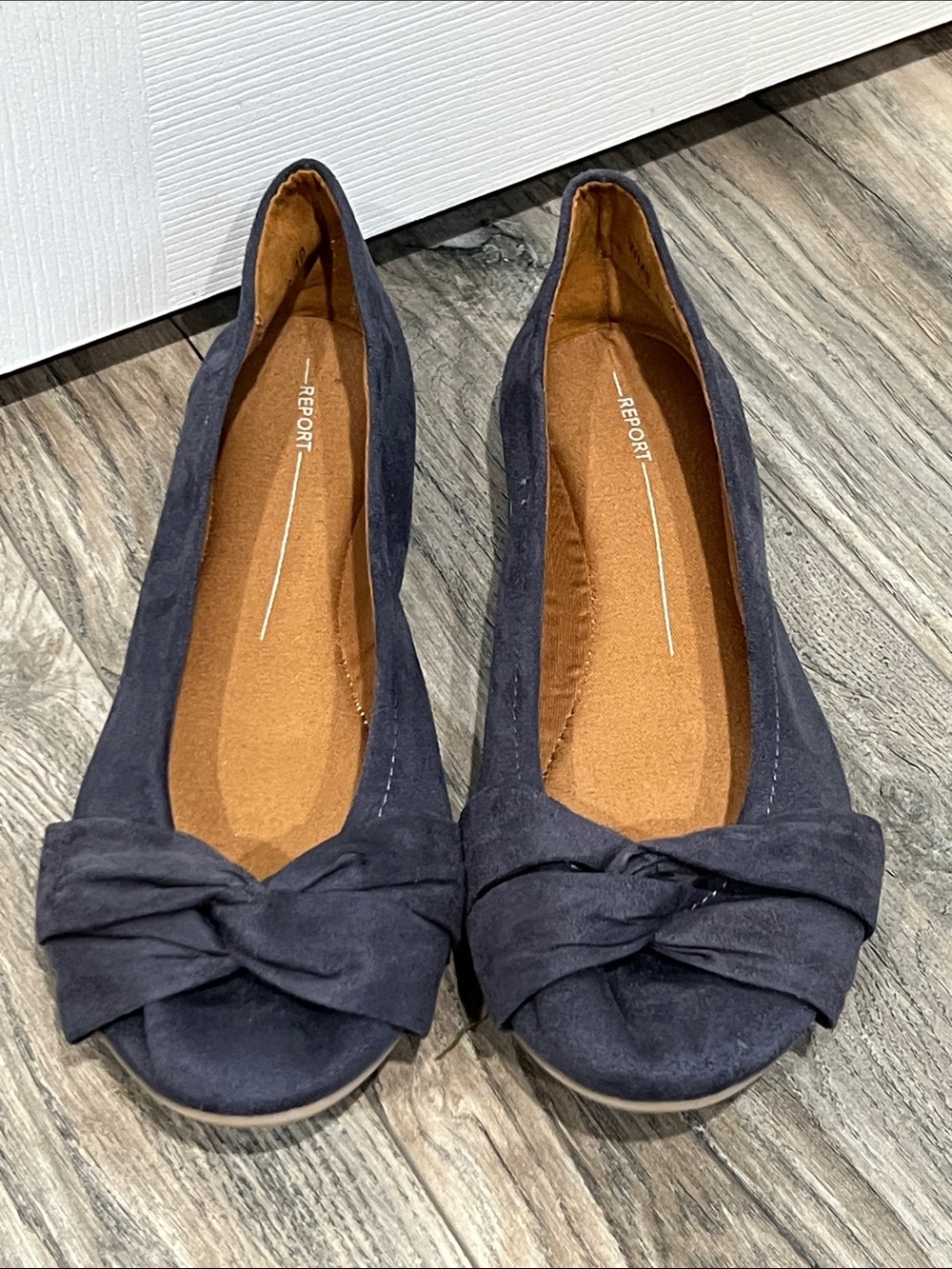 Report Navy Twist-Front Women’s Ballet Flats